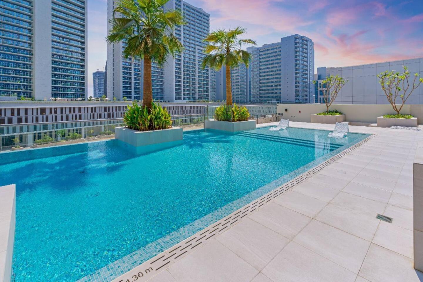 Апартаменти Glamorous Studio! Walk To Burj Khalifasleep 3! Дубай